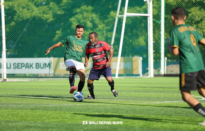 Persekutuan Kaum Bapak (PKB) GPIB Maranatha Denpasar dari wilayah I, II, III dan Bajem Tabanan mengikuti turnamen Mini Soccer berlangsung di Bali Sepak Bumi, Jalan Badak Agung, Denpasar, kemarin.