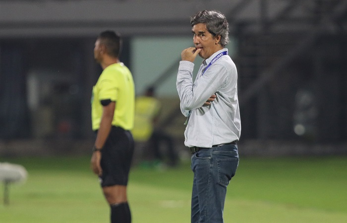 Pelatih Bali United,  Stefano Cugurra kritik keras kepempimpinan wasit saat laga melawan Persija Jakarta.