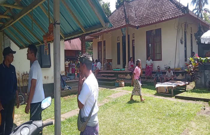 Suasana proses eksekusi lahan empat kepala keluarga di Banjar Dinas Bungan Kapal, Desa Tunjuk, Tabanan.