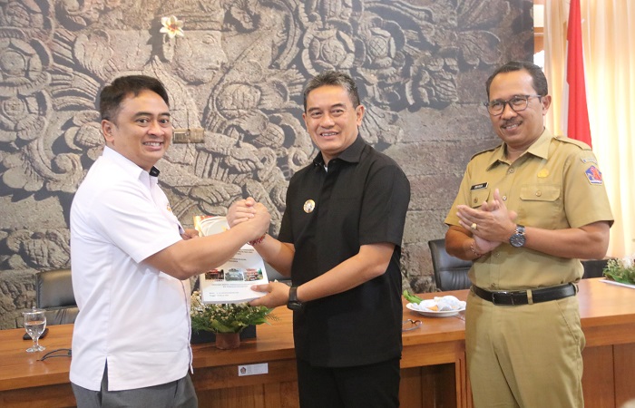 Wabup Supriatna berharap pengelolaan banpol dapat transparan dan akuntabilitas. Sebab ini berkaitan dengan pertanggungjawaban dan kepercayaan publik.