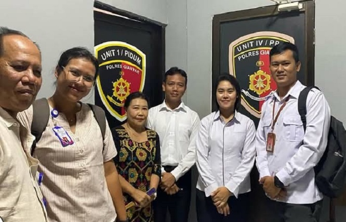 Wakil Ketua KPAD Bali Agung Putra Wirawan (kanan) saat berkunjung ke Polres Gianyar.