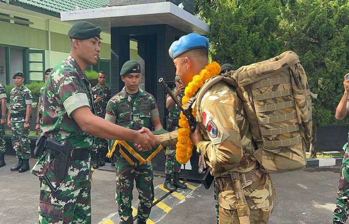 Penyambutan Sertu I Made Arya Rupawan yang kembali ke induk pasukannya yakni Yonif 900/SBW, setelah bertugas satu tahun bersama Satgas Konga UNIFIL.