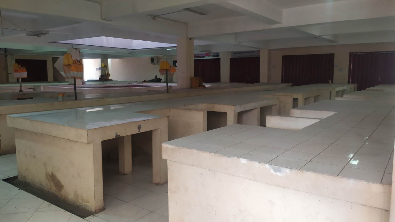 KOSONG MELOMPONG: Kondisi di lantai dua Pasar Ijogading, Kabupaten Jembrana, Bali.