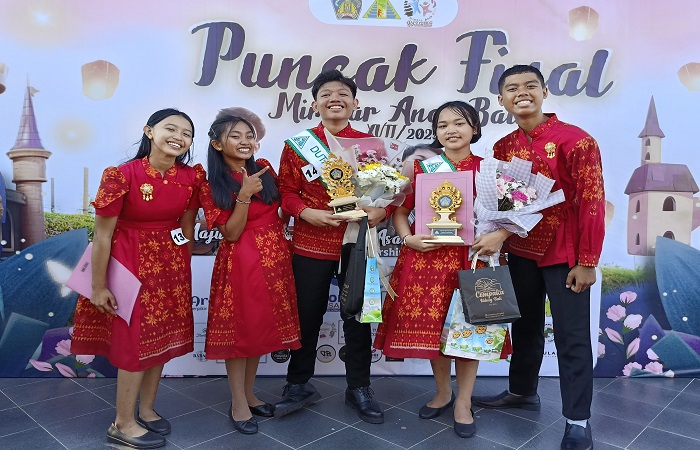 Dua orang duta anak Buleleng berhasil meraih prestasi dalam ajang Mimbar Anak Bali 2025 yang diselenggarakan oleh FAD Bali.