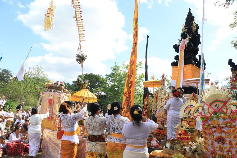 PURA DI BELANDA: Suasana upacara melaspas Pura Shanta Citta Bhuwana di Belanda.