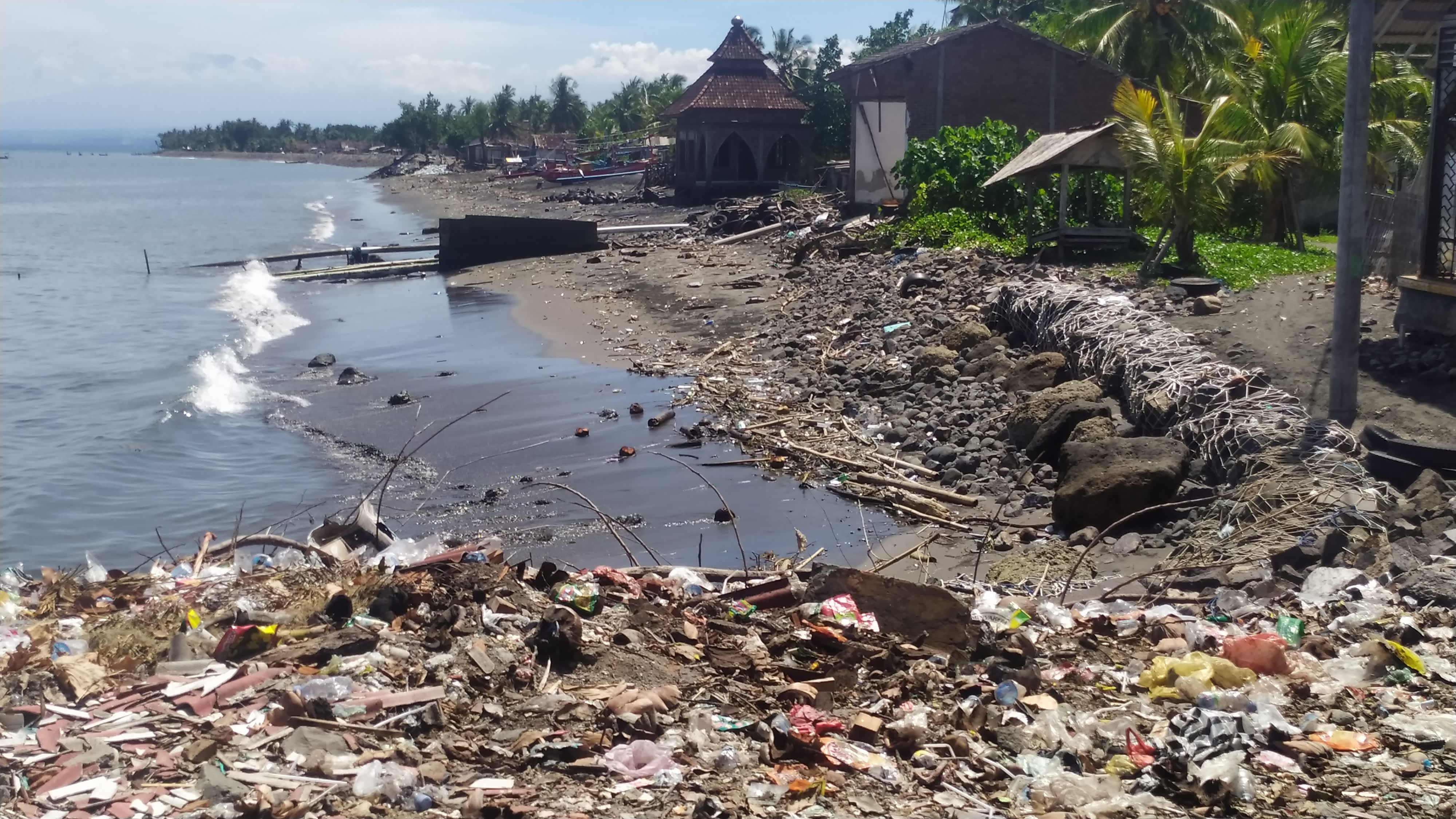 ABRASI: Kondisi abrasi di Pantai Pebuahan, Jembrana.