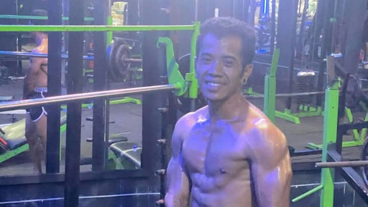 JADI KORBAN: Komang Juliartawan alias Basir. Warga Desa Sepang, Kecamatan Busungbiu, Buleleng itu menjadi korban penganiayaan oknum prajurit TNI.