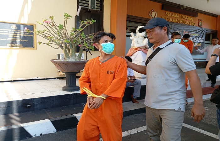 Tersangka CS ketika digiring polisi. Ia kembali reuni dengan hukum, lantaran CS merupakan residivis.