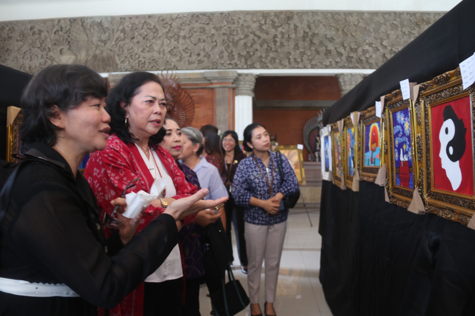 PAMERAN LUKISAN: Pameran lukisan yang melibatkan anak-anak di Buleleng. Pameran digelar dalam rangka Hardiknas.