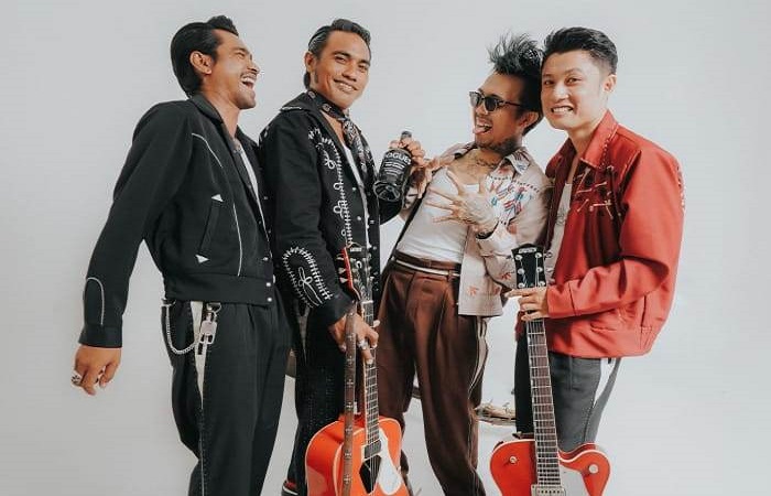 Band The Hydrant yang terbentuk sejak tahun 2004 silam ini melepas album baru bertajuk Motel Kutadalajara.