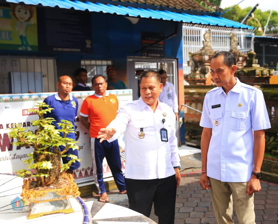 HUMAS PEMKAB KLUNGKUNG: Salah satu bonsai hasil warga binaan. Para warga binaan diberikan pelatihan wirausaha, agar dapat menghasilkan pendapatan setelah keluar dari penjara.