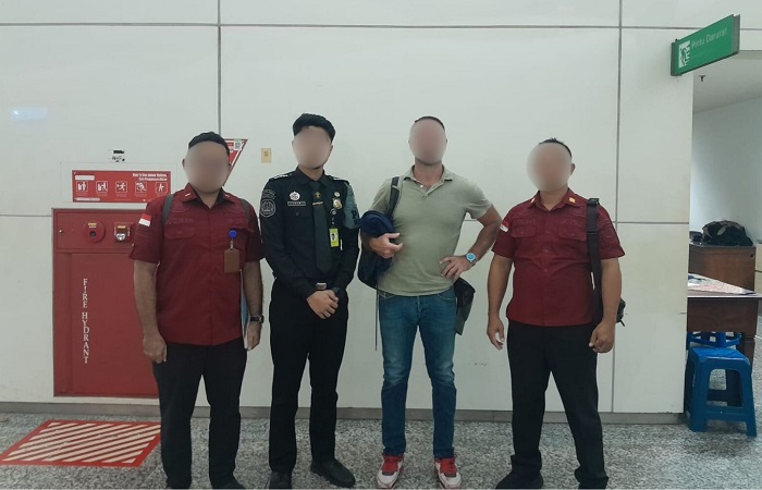 FAFC harus keluar dari Bali lantaran melakukan aktivitas tidak sesuai ITAS.