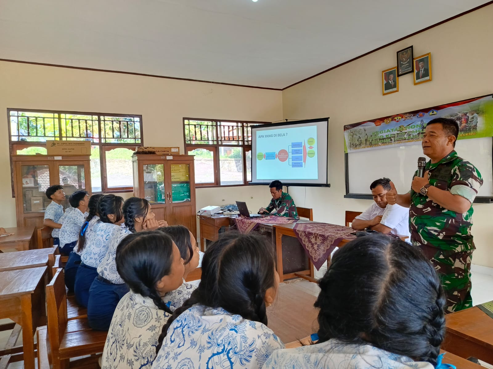 PATRIOTISME: Sosialisasi wawasan kebangsaan dan nasionalisme kepada siswa di SMPN 5 Kubutambahan.
