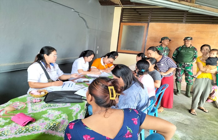 Pelayanan KB gratis yang dilaksanakan dalam rangka TMMD di Desa Depeha, Kecamatan Kubutambahan, Kabupaten Buleleng.