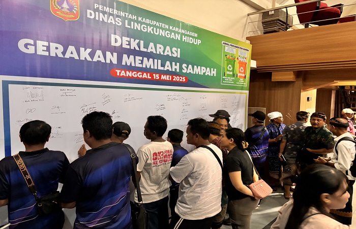 Puluhan kaling di tiga kelurahan kecamatan Karangasem deklarasi gerakan memilah sampah, Kamis (15/5) lalu.