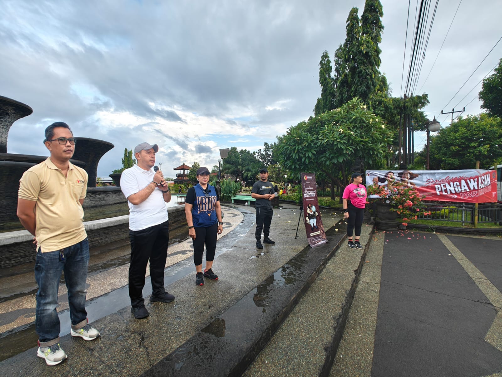 PENGAWASAN PARTISIPATIF: Sosialisasi Pengawasan Partisipatif yang digelar Bawaslu Bali di Taman Kota Singaraja pada Minggu (25/5/2025).