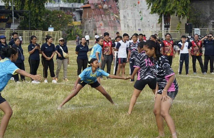 Perwakilan permainan tradisional Buleleng untuk PKB yakni SMPN 6 Singaraja, melakukan uji tanding untuk mempersiapkan diri menuju PKB ke-XV.