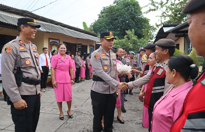 Kapolres Buleleng, AKBP Ida Bagus Widwan Sutadi minta personelnya harus tegas namun tetap humanis. Ini untuk mencegah pandangan negatif terhadap korps Bhayangkara.