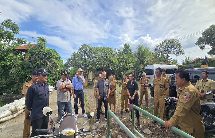 Kunjungan kerja DPRD Buleleng ke RPH Panji Anom. Wakil rakyat ingin Pemkab Buleleng buat payung hukum, agar masyarakat potong hewan di RPH.