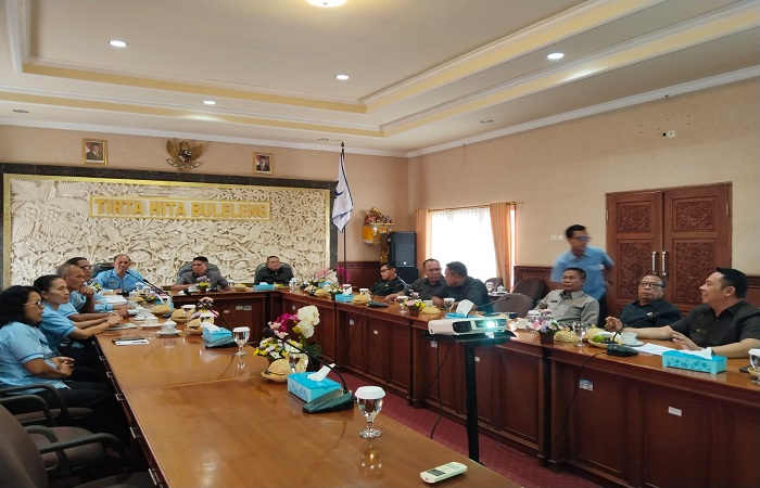 DPRD Buleleng berharap Perumda Tirta Hita Buleleng dapat meningkatkan layanan air bersih.