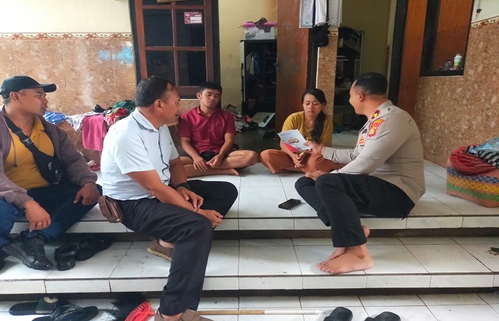 Ni Luh Kadek Novi Andani, didatangi polisi setelah mengaku menjadi korban hipnotis ketika berjualan tahu dan tempe di Pasar Umum Galiran.