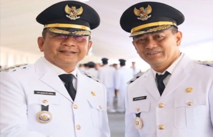 Bupati Buleleng, I Nyoman Sutjidra dan Wakil Bupati, Gede Supriatna.