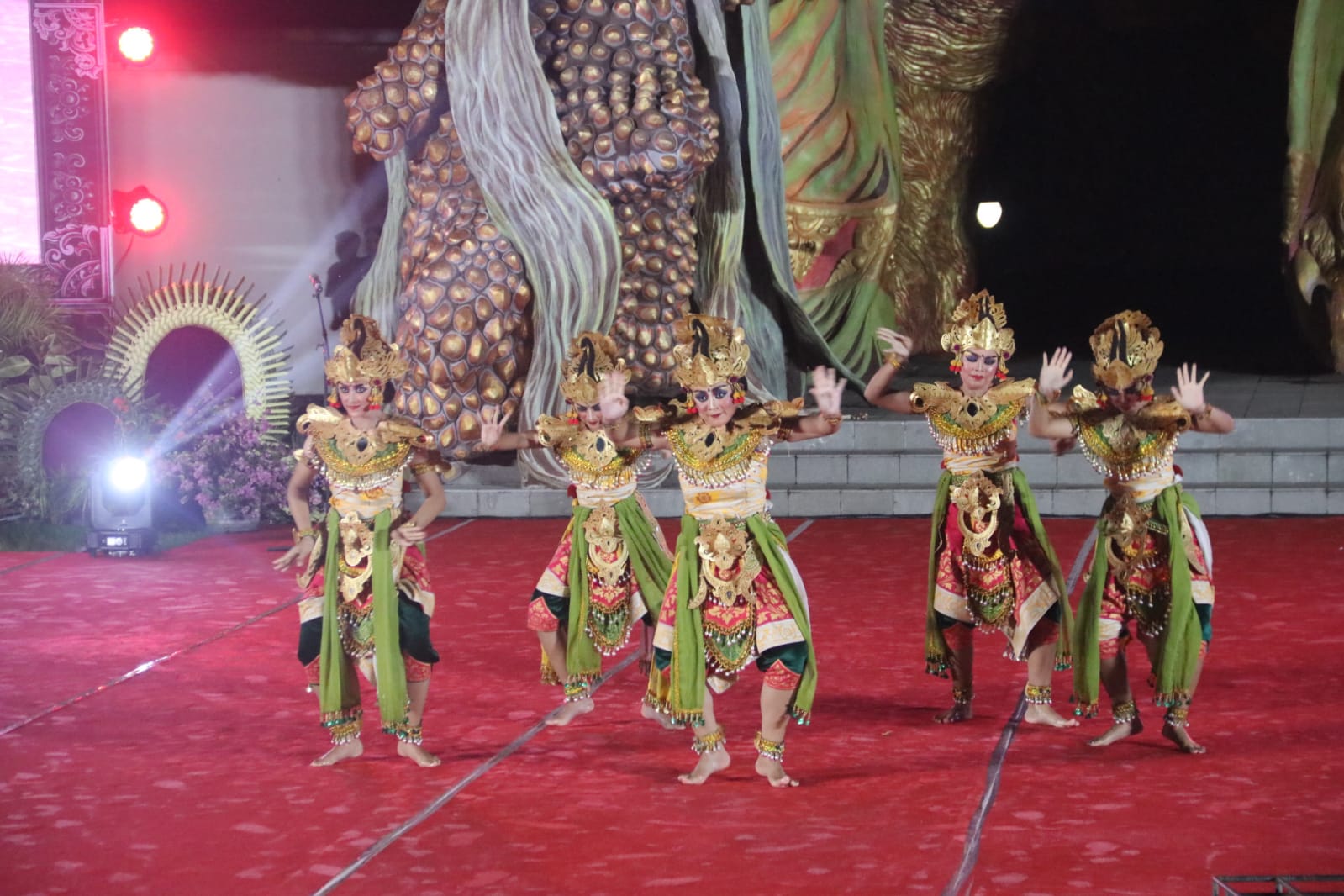 BULAN  BUNG KARNO: Pementasan pagelaran  seni dan budaya dalam rangka pembukaan Bulan Bung Karno ke-VII di Kabupaten Buleleng.