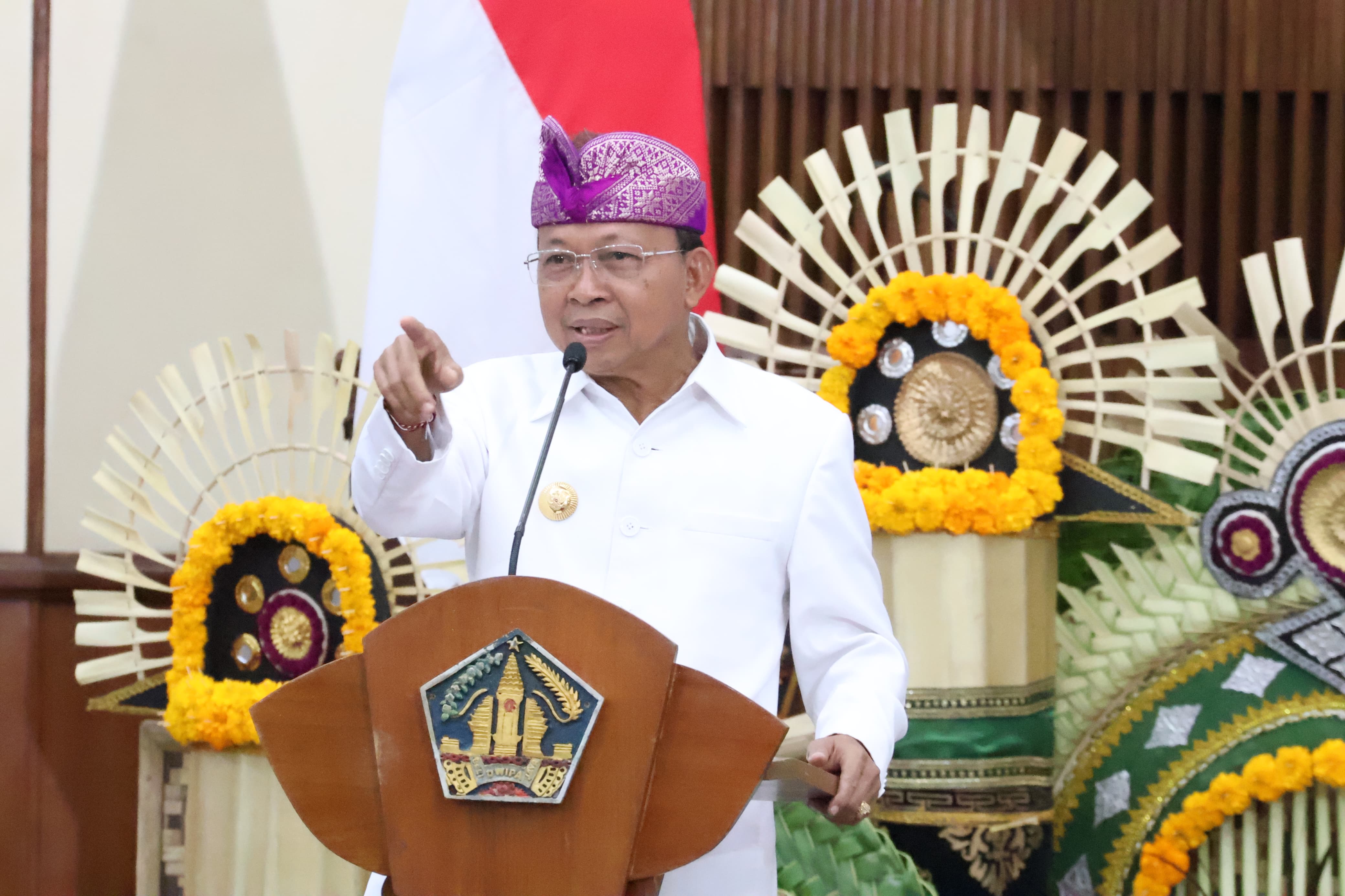 JANGAN SELINGKUH YA!: Gubernur Bali, Wayan Koster.