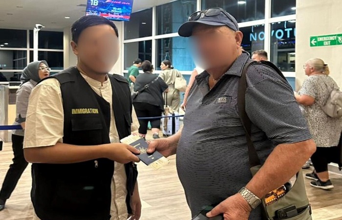 DCL dideportasi akibat mempromosikan villa di Karangasem.