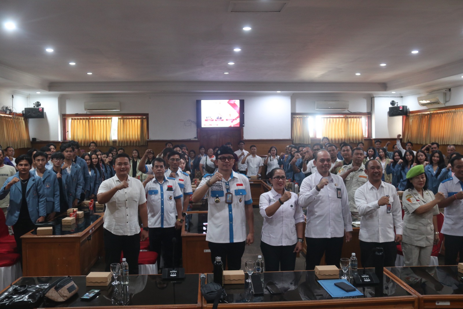 MELEK POLITIK: Sosialisasi pendidikan politik kepada pemuda dan mahasiswa di Buleleng.