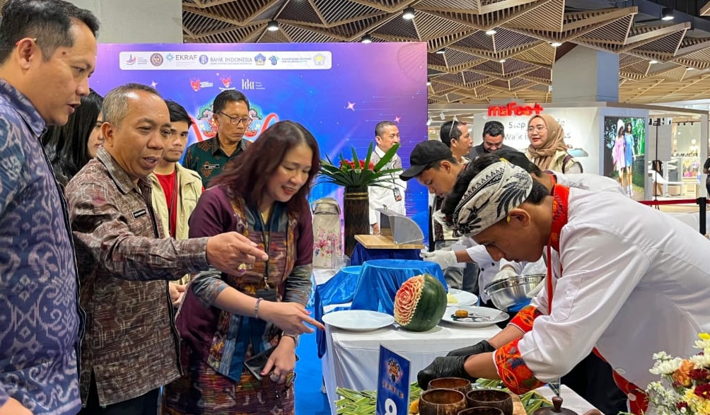 KONSUMSI IKAN: Suasana lomba masak dengan menu kuliner ikan di Denpasar.