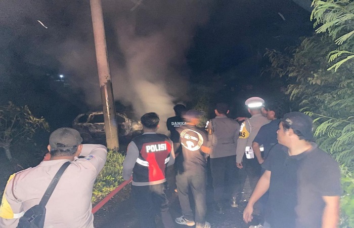 I Ketut Sumerta, 52 warga asal Banjar Sental Kangin, Desa Ped, Kecamatan Nusa Penida, ditetapkan sebagai tersangka atas kasus pembakaran mobil milik I Kadek Mustika, 34, asal Desa Klumpu, Nusa Penida.