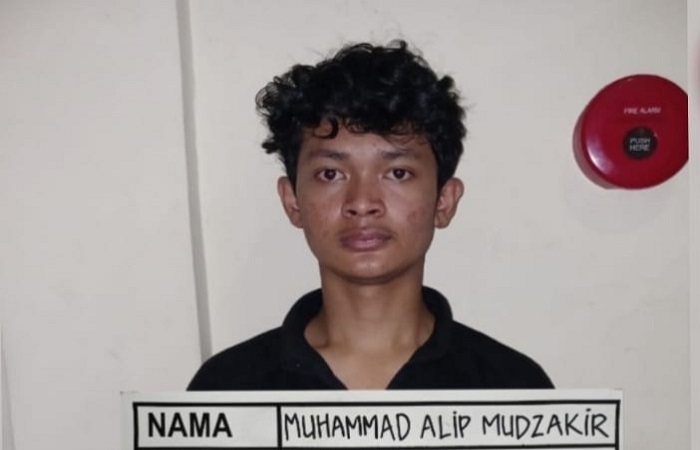 Muhammad Alip Mudzakir, 28, diamankan Polsek Denpasar Selatan karena mencuri uang demi bermain judi online.