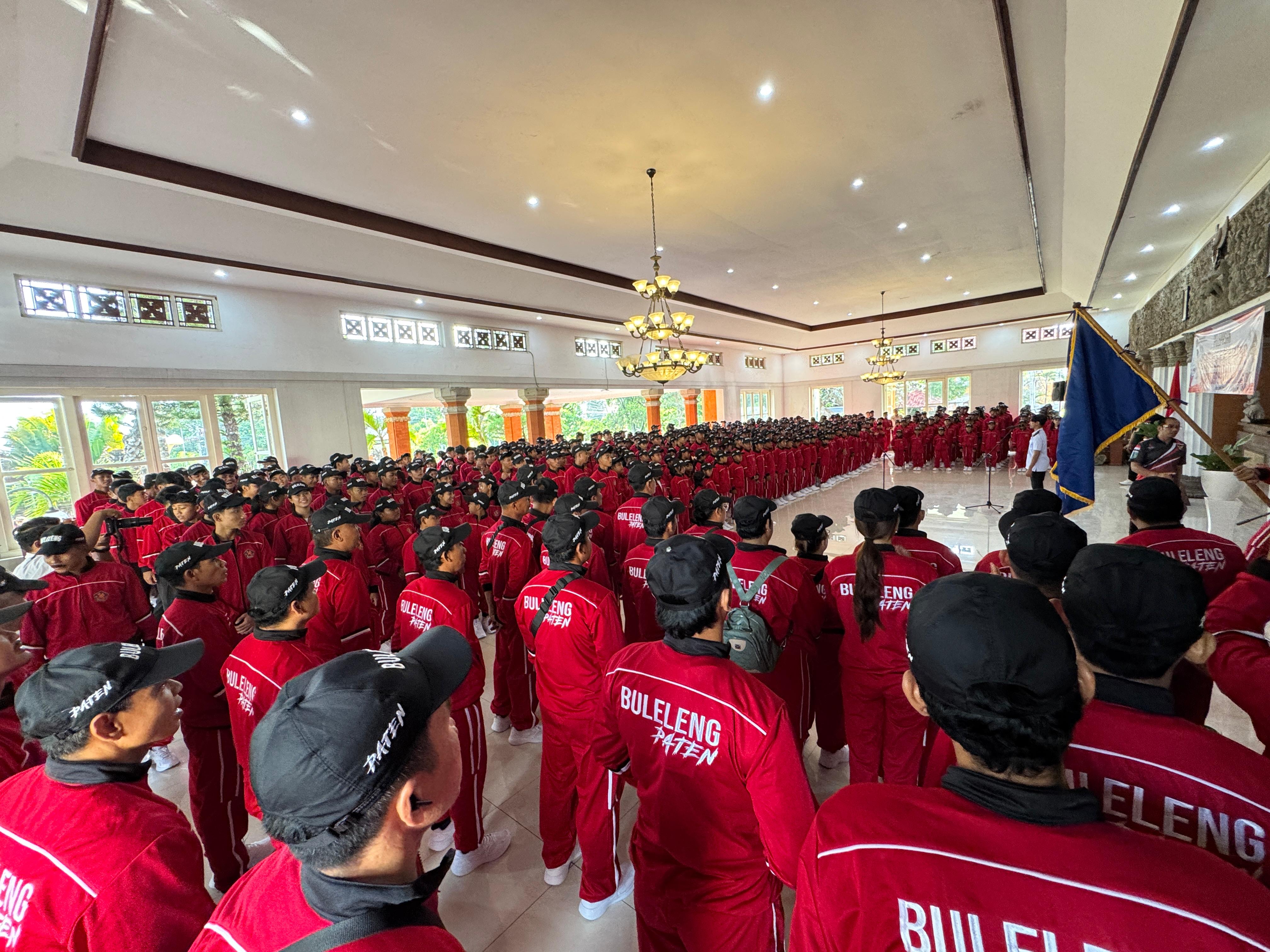 MENATAP PORPROV BALI: Para atlet Porjar Buleleng saat pelepasan di Lobi Atiti Wisma Kantor Bupati Buleleng beberapa waktu lalu.