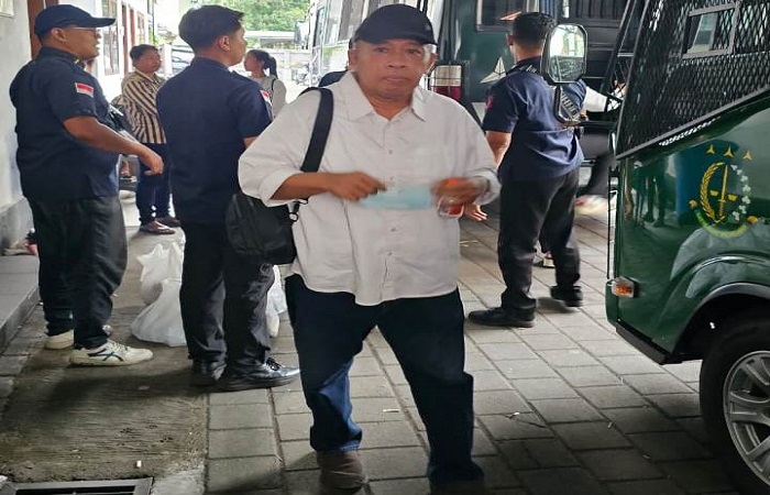 Ida Bagus Toni Astawa bersiap menjalani sidang vonis di Pengadilan Negeri (PN) Denpasar. Dia divonis 8 tahun dan dihukum membayar denda Rp 10 miliar.