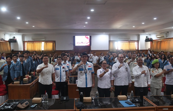 Sosialisasi pendidikan politik yang digelar Badan Kesbangpol Buleleng. Tujuannya agar generasi muda melek politik dan melanjutkan semangat Bung Karno.