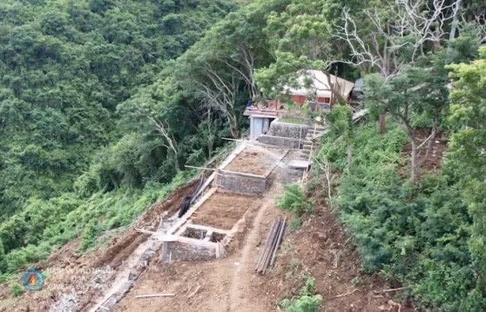 Bupati Klungkung, I Made Satria menghentikan proyek pembangunan bumi perkemahan di kawasan Bukit Tengah, Desa Pesinggahan, Kecamatan Dawan, Kamis (12/6) kemarin.