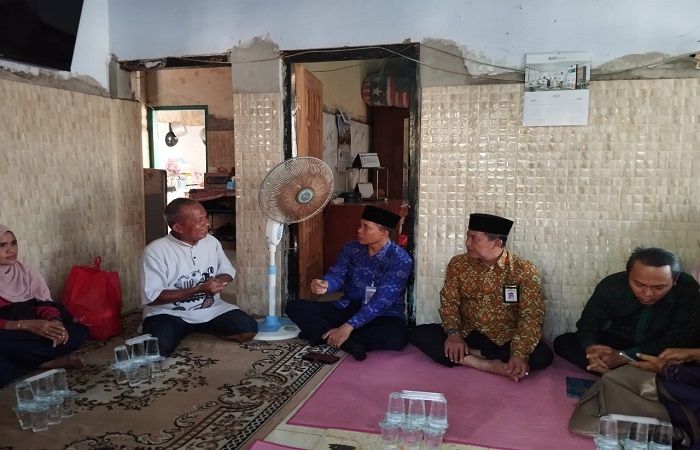 Perwakilan Kemenag Buleleng berkunjung ke rumah duka Mahriya Mursit, setelah yang bersangkutan meninggal dunia di Arab Saudi.