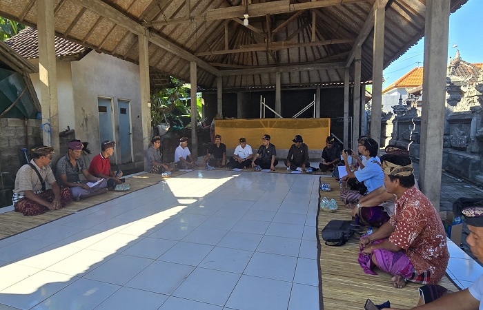 Dewan Buleleng menunggu kajian dari dinas-dinas terkait, mengenai permasalahan bangunan di sempadan Pantai Kubujati, Kelurahan Banyuning, Kecamatan Buleleng.