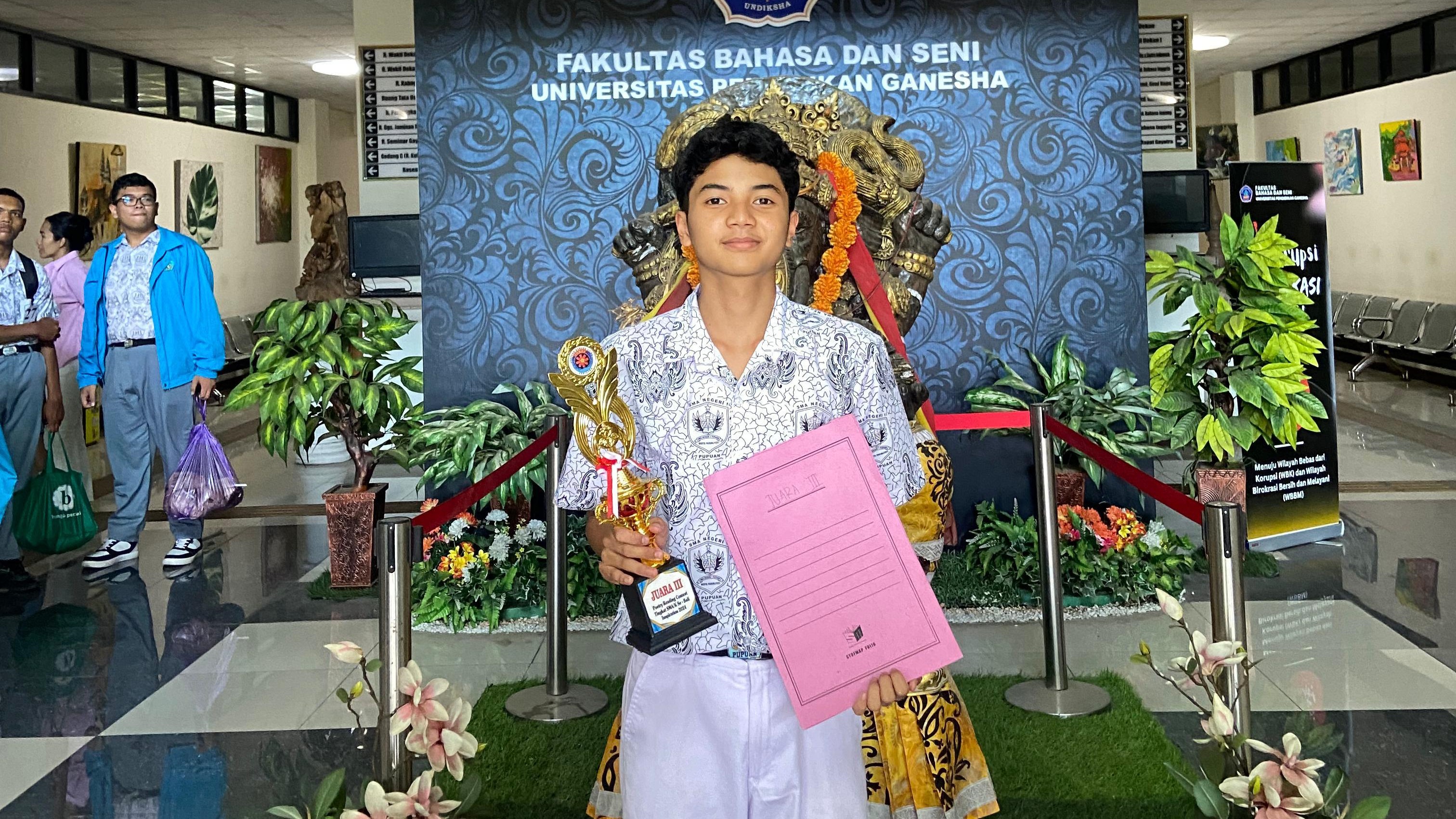PRESTASI: I Putu Fredy Nanta pelajar SMAN 1 Pupuan berhasil meraih prestasi di bidang akademik dan non akademik.