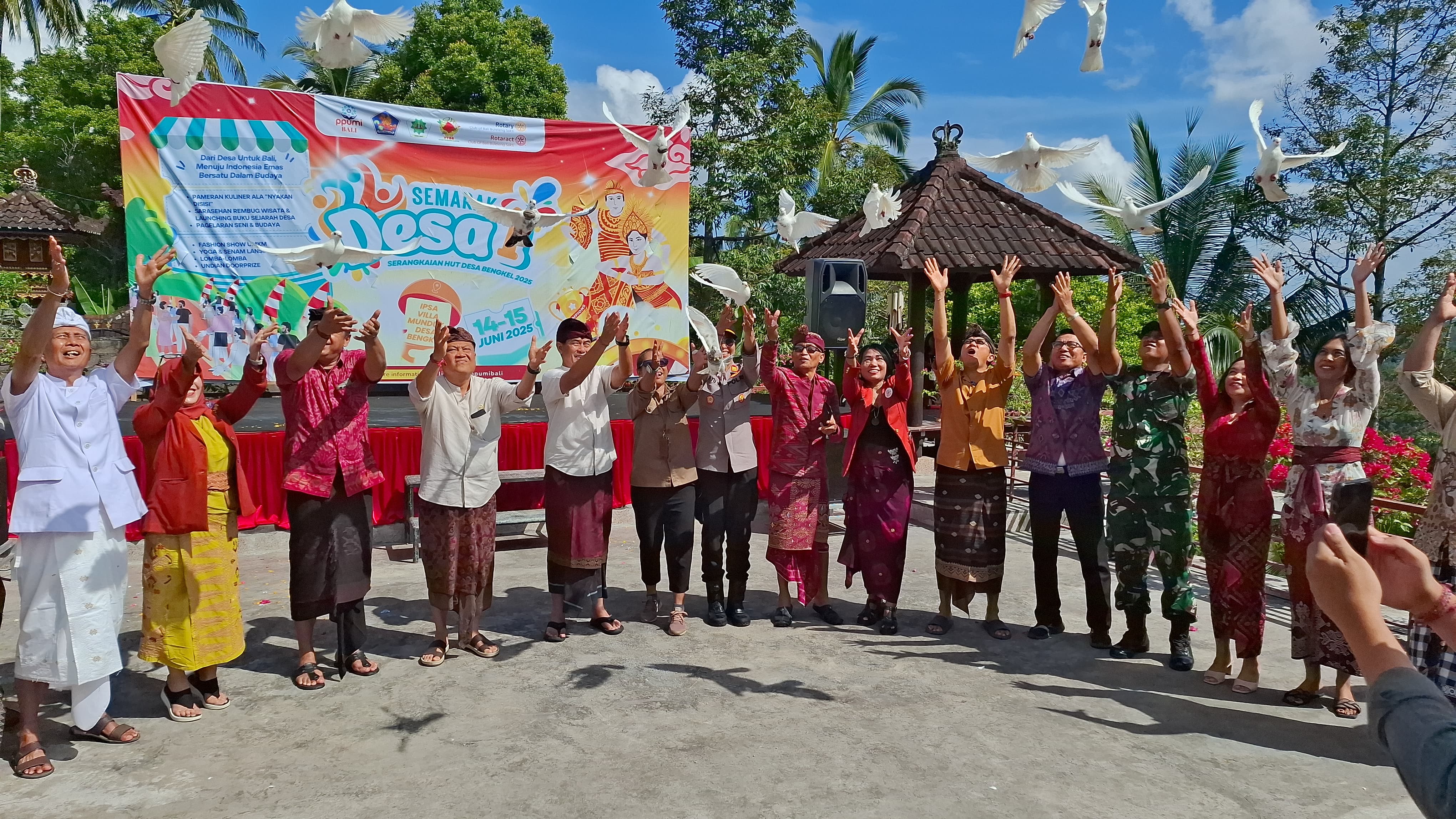 MERIAH: Pembukaan Semarak Desa Bengkel di Gedung IPSA, Desa Bengkel, Kecamatan Busungbiu.