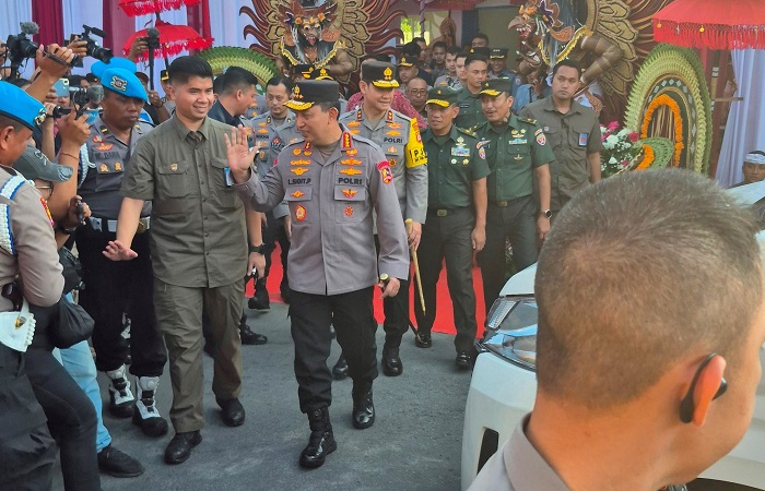 Kapolri Jenderal Polisi Drs. Listyo Sigit Prabowo, M.Si., didampingi Kapolda Bali Irjen Pol Daniel Adityajaya, S.H., S.IK., M.Si., di Denpasar, Senin (16/6) kemarin.