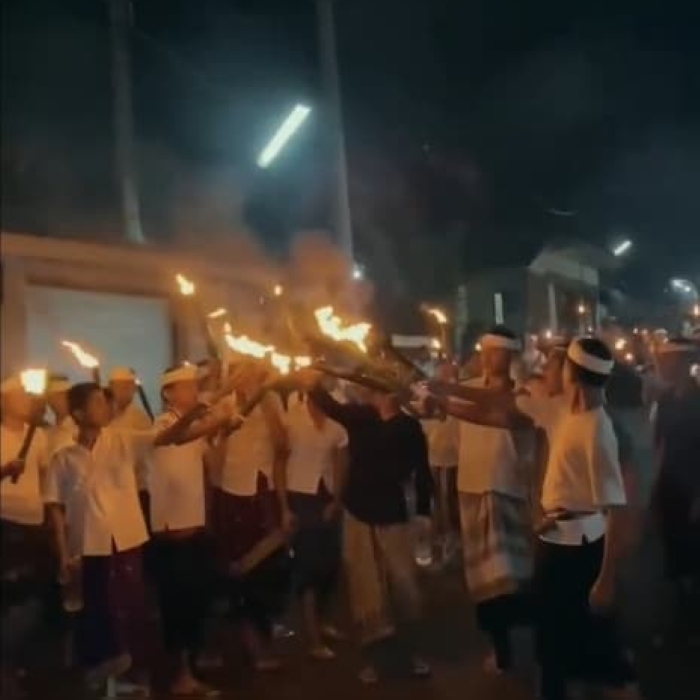 RITUAL: Tradisi Ngerebeg di Desa Sambirenteng, Buleleng. Tradisi ini hanya dilaksanakan setahun sekali.