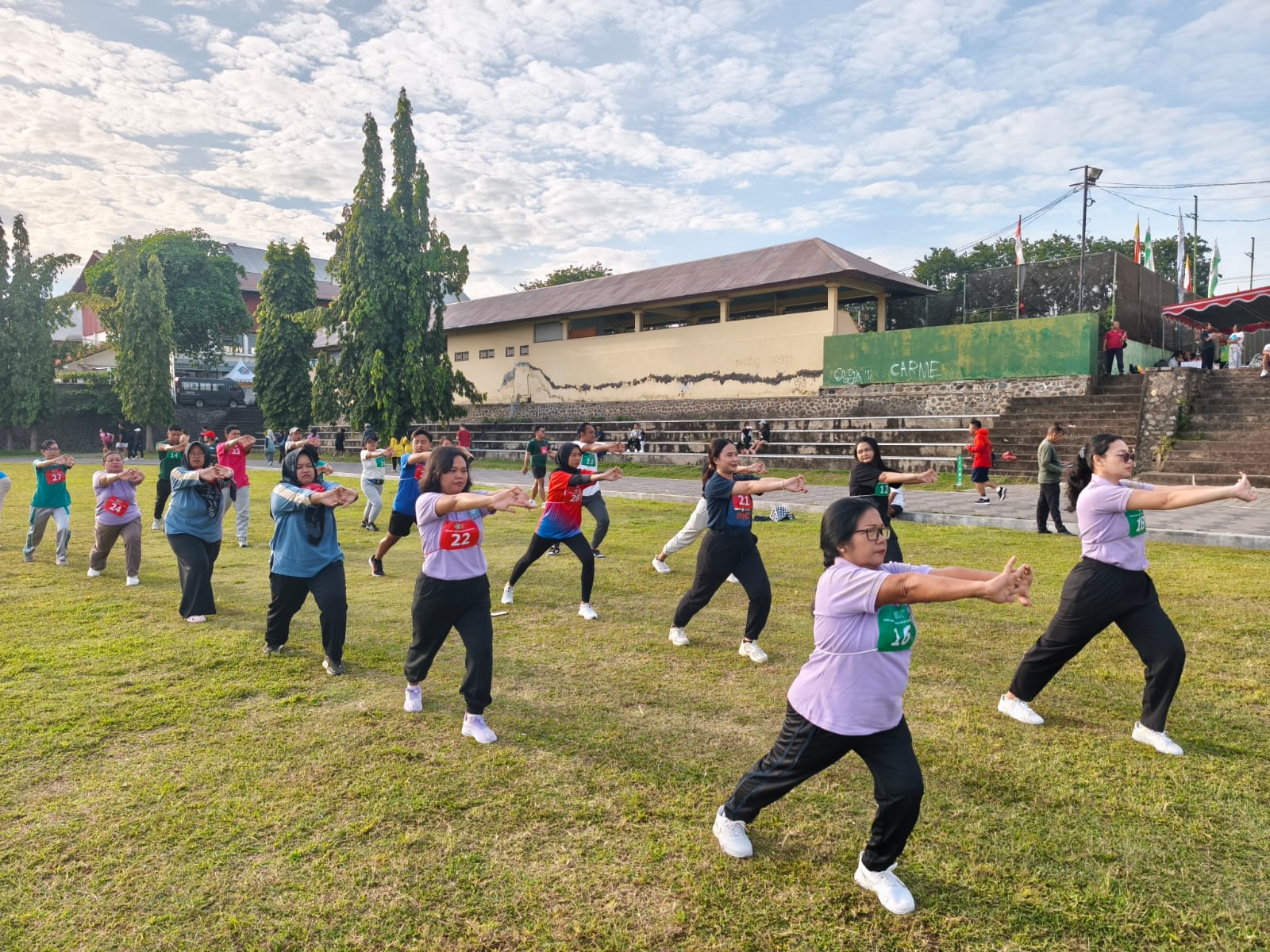 CEK JASMANI: Peserta mengikuti gerakan kebugaran jasmani di Lapangan Bhuana Patra.