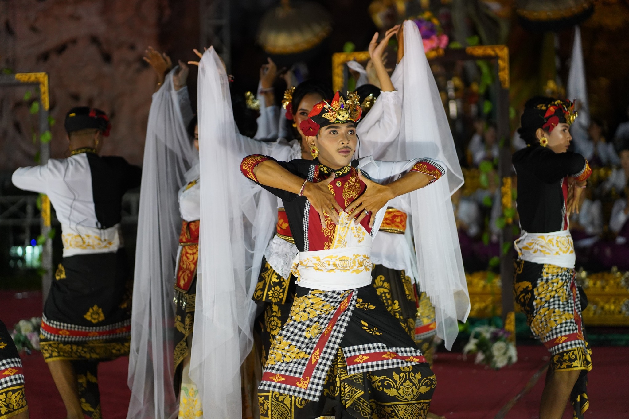 SIAP ALL OUT: Sekaa Gong Kebyar Wanita Madhurya Uttari tampil di RTH Bung Karno serangkaian uji coba Duta Kabupaten Buleleng yang akan tampil pada Pesta Kesenian Bali Tahun 2025.