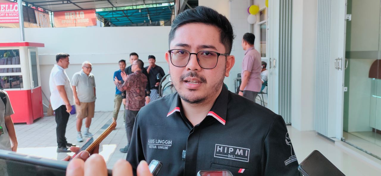 LEGALKAN TAJEN: Ketua Komisi II DPRD Bali, Agung Bagus Pratiksa Linggih. Ia mengusulkan agar sabung ayam atau tajen dilegalkan sebagai atraksi budaya lokal.