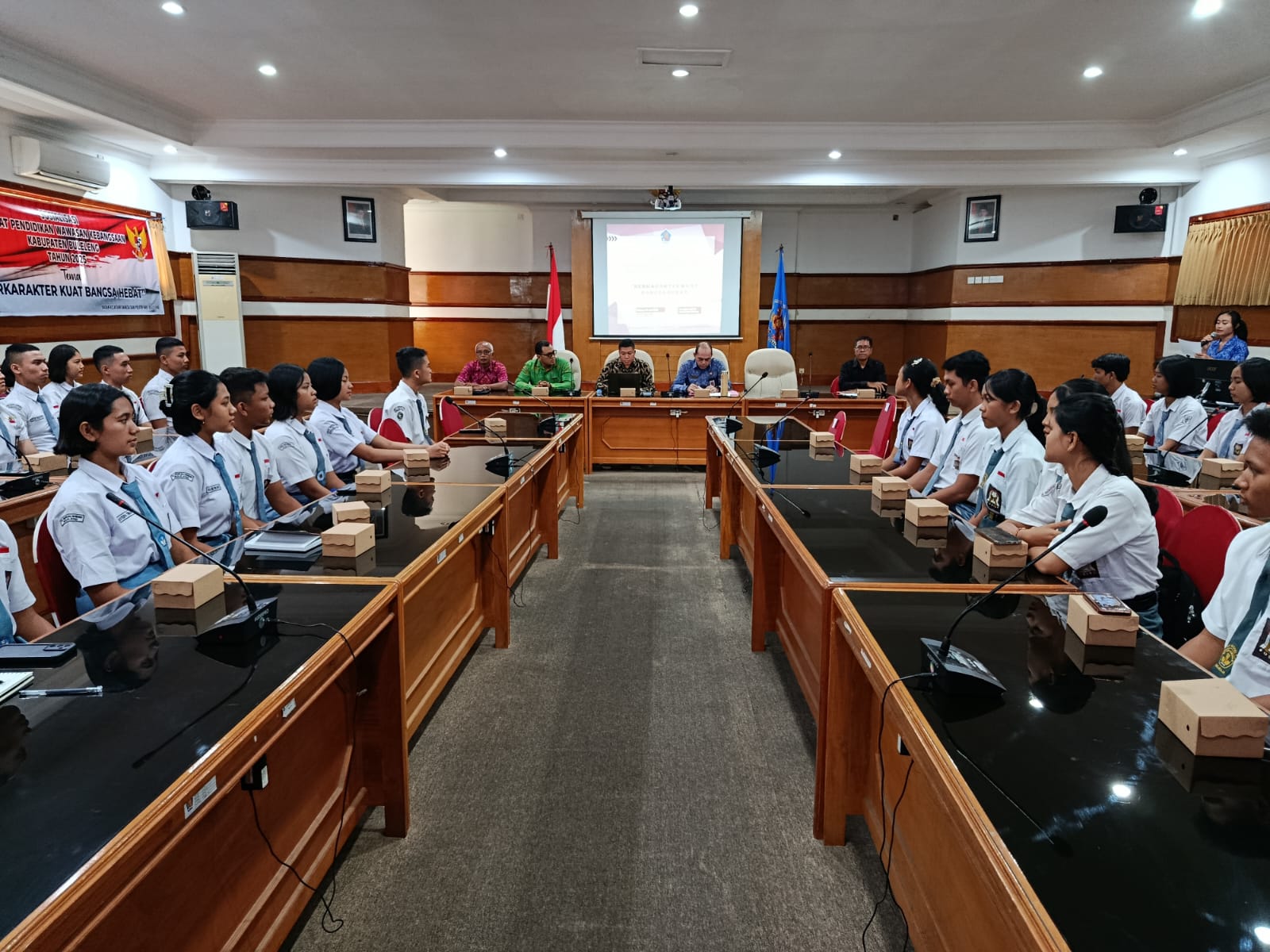 WAWASAN KEBANGSAAN: Sosialisasi wawasan kebangsaan kepada para siswa dan Paskibraka.
