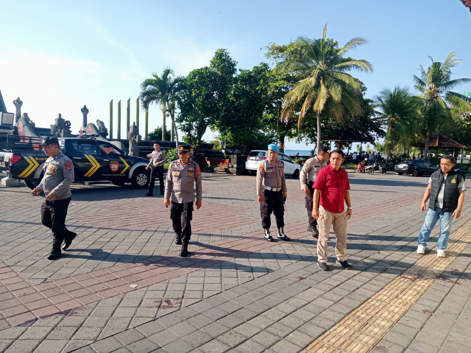 DATANGI TKP: Polisi mendatangi TKP di Eks Pelabuhan Buleleng untuk mengusut kasus penusukan pemuda.