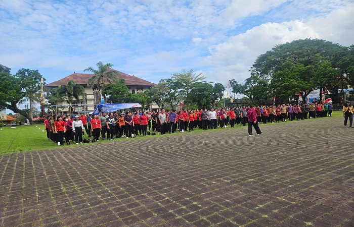 Suasana gladi penerimaan SK calon PPPK Kabupaten Karangasem yang digelar Selasa (24/6) kemarin di Lapangan Tanah Aron.