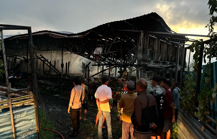 Kondisi kandang ayam milik warga Desa Bungaya, Kecamatan Bebadem yang ludes terbakar akibat korsleting listrik, Kamis (26/6) lalu.